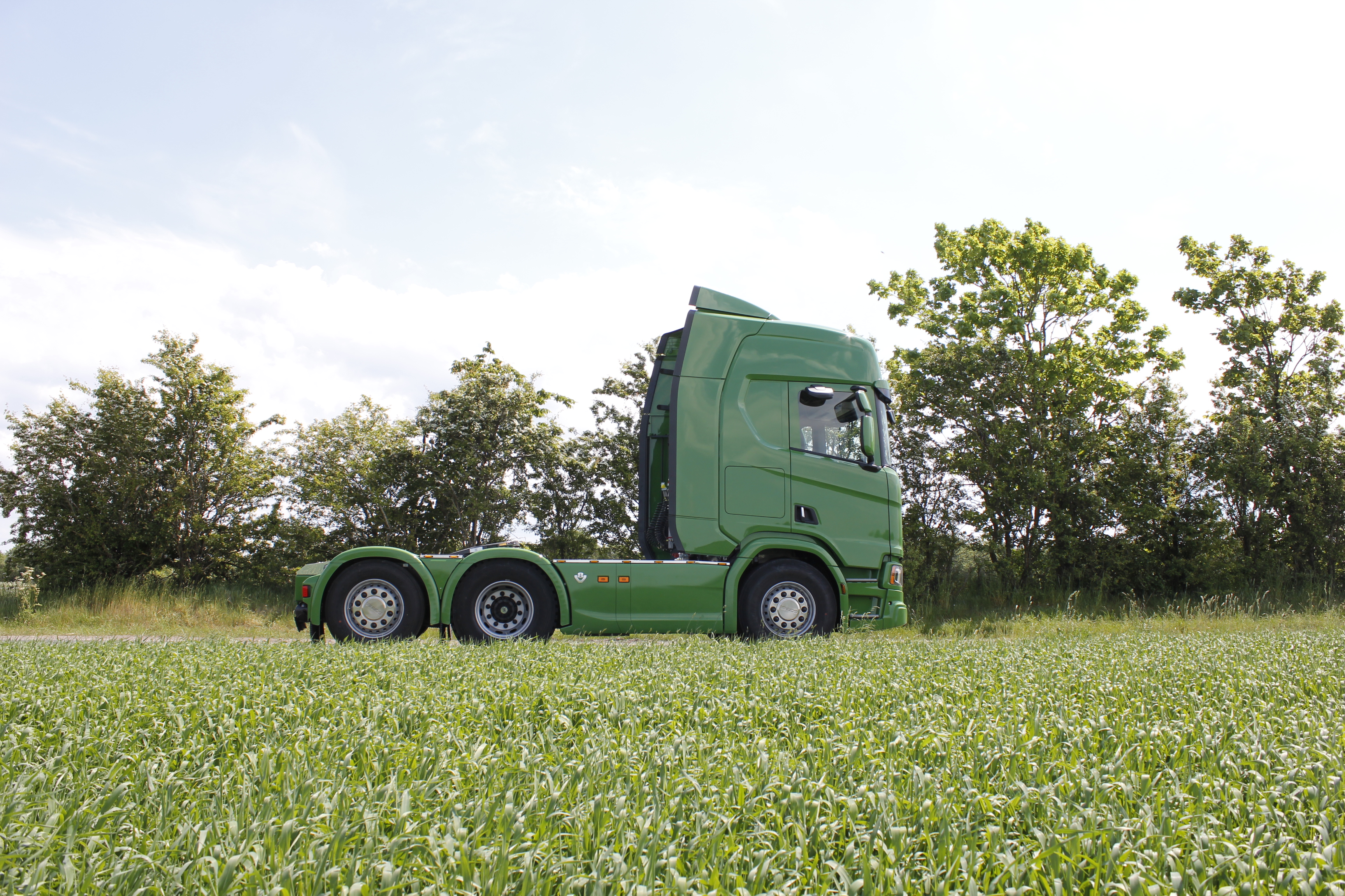 Tractor unit construction